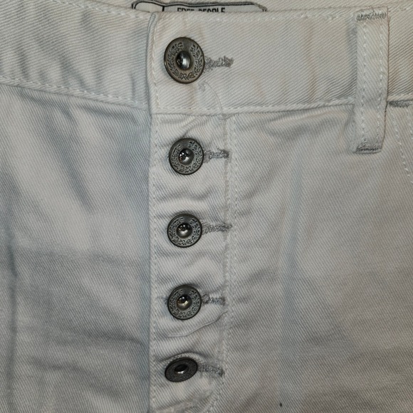 Free People White‎ Denim Shorts Button Fly Distressed Frayed Hem Size 30 - Picture 6 of 7